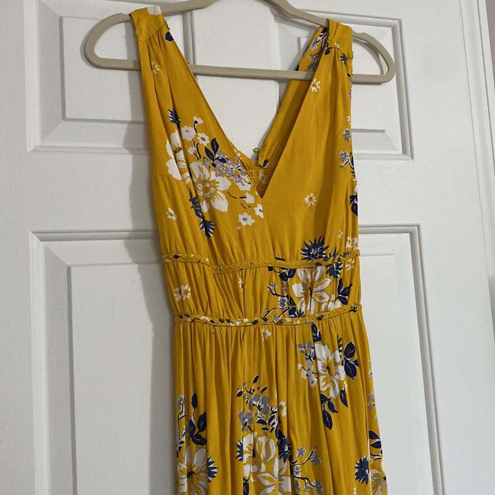 🌻 Floral Razor Back Maxi Dress - Picture 2 of 5